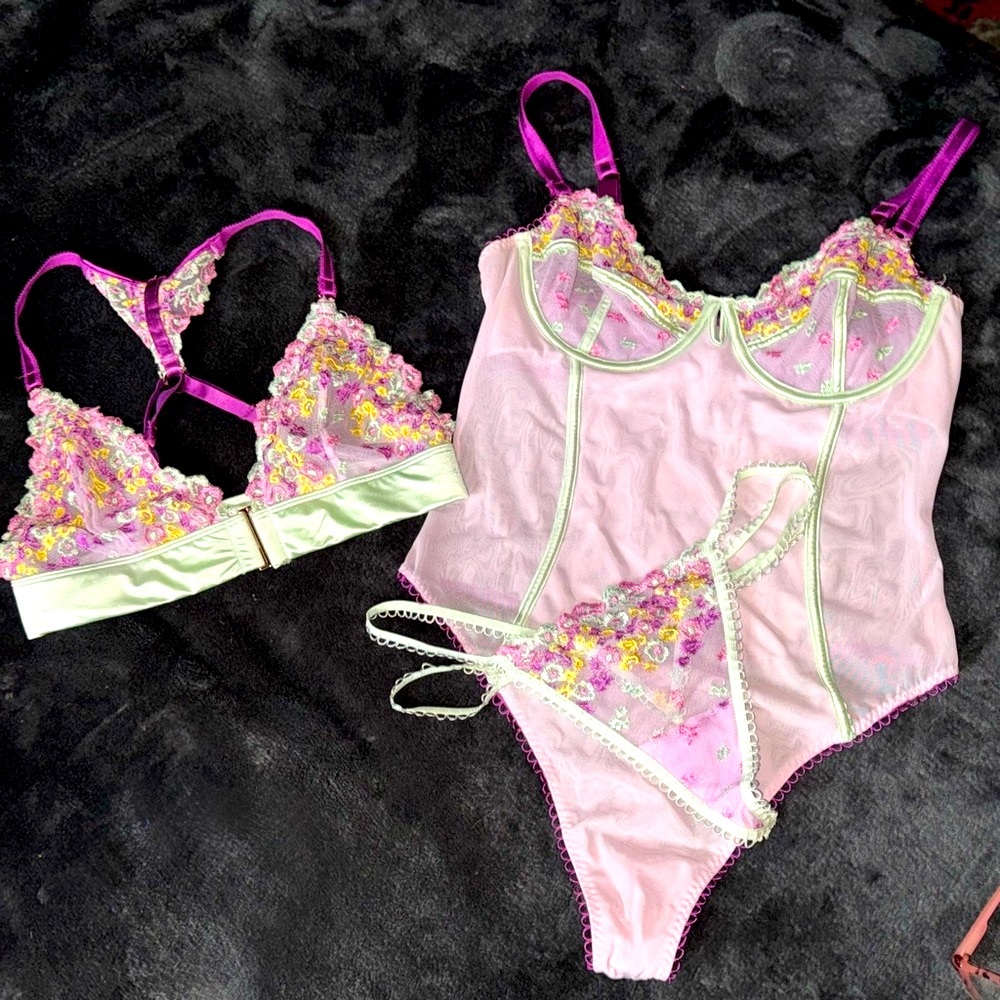 Sophia Vergaro, three-piece bodysuit, bra and thong panty, lingerie set size S